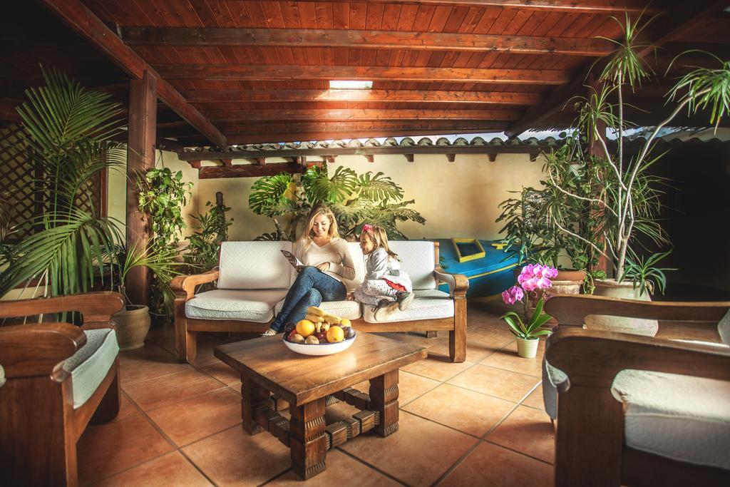 Hotel Fiore Di Maggio Вилласимиус Экстерьер фото